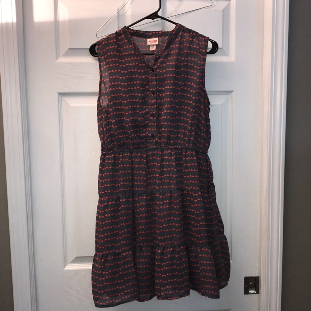 Grey dress with coral triangles